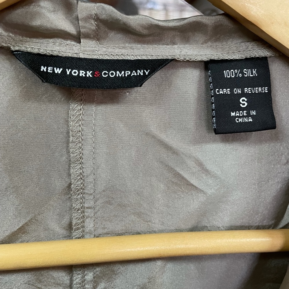 Light weight silk jacket great look for a night out